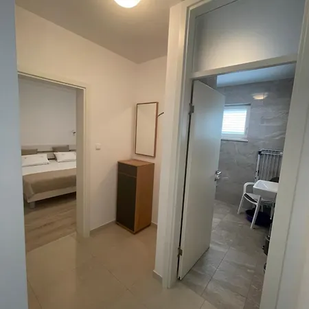 Nada * Brodarica (Sibenik-Knin)