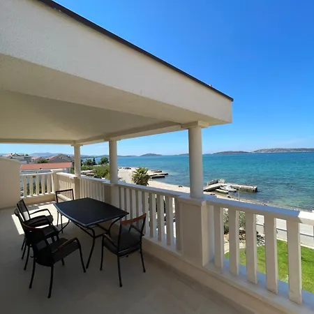 Nada Brodarica (Sibenik-Knin)