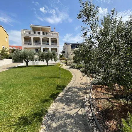 Nada Brodarica (Sibenik-Knin)