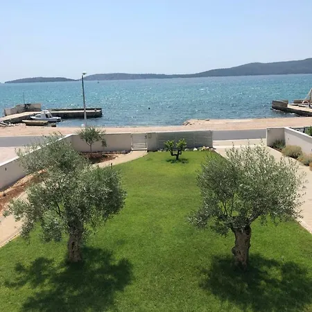 Nada Brodarica (Sibenik-Knin)