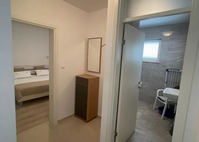 Nada * Brodarica (Sibenik-Knin)