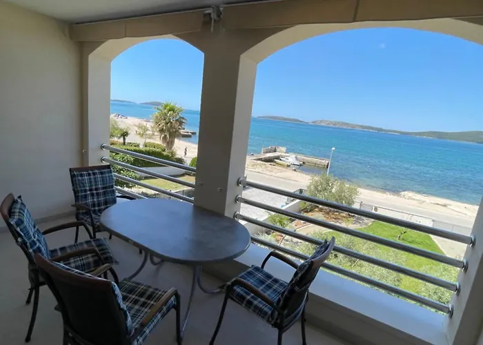 Nada * Brodarica (Sibenik-Knin)