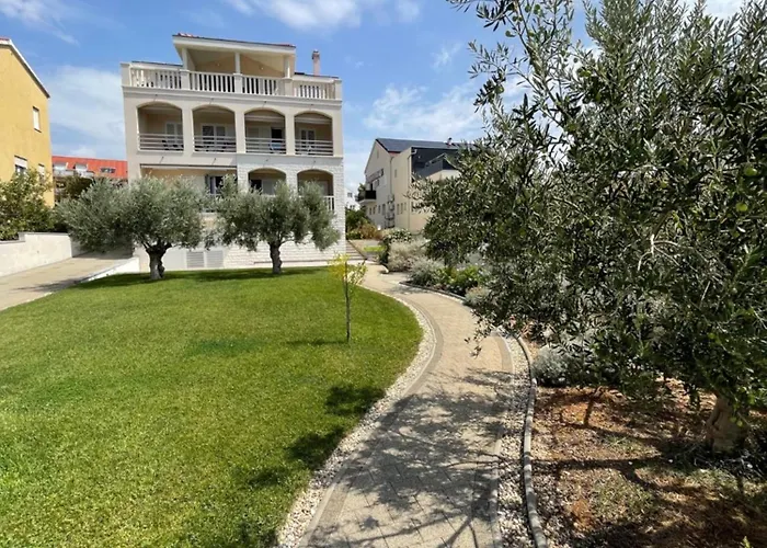 Nada Brodarica (Sibenik-Knin)