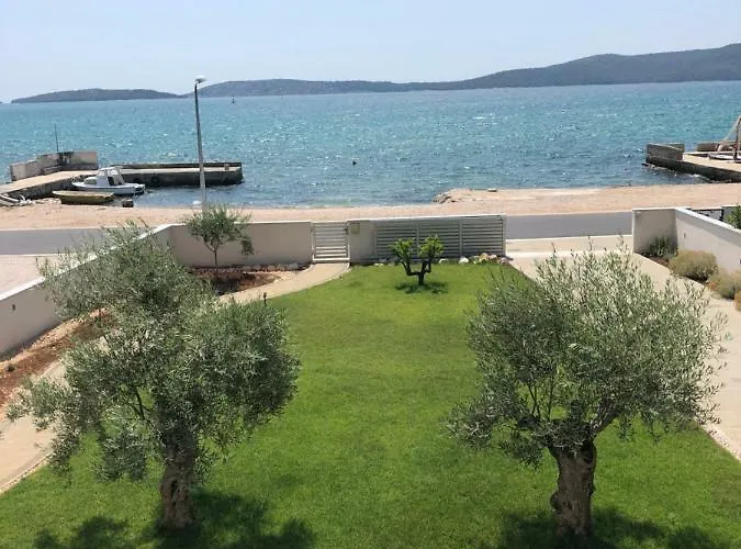 Nada Brodarica (Sibenik-Knin)